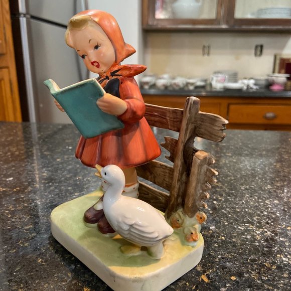 VINTAGE LEGO JAPAN CERAMIC GIRL WITH DUCK FIGURINE - Picture 2 of 8